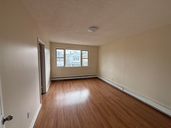 Building Photo - 37 E 49th St