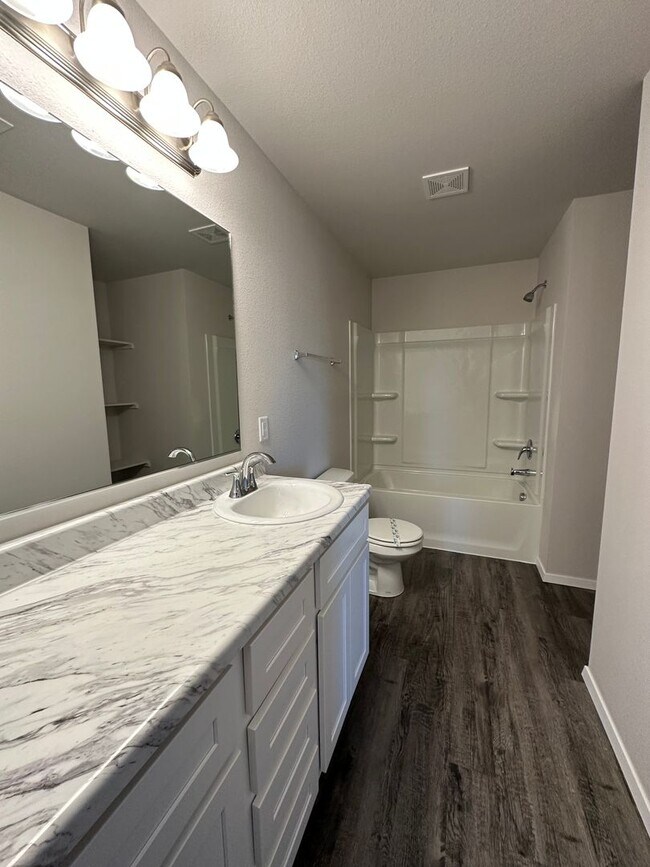 Building Photo - *Pre-leasing* Three Bedroom | Two Bathroom...