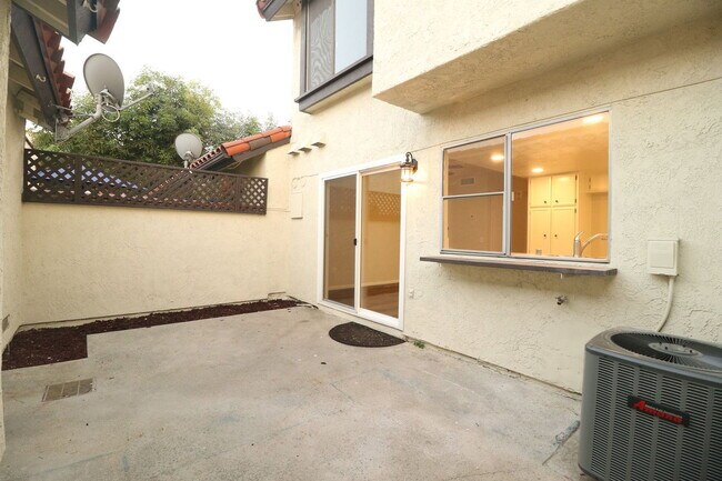 Building Photo - 204 San Luis Rey Dr