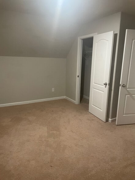 Building Photo - Room in House on Meredith Woods Ln