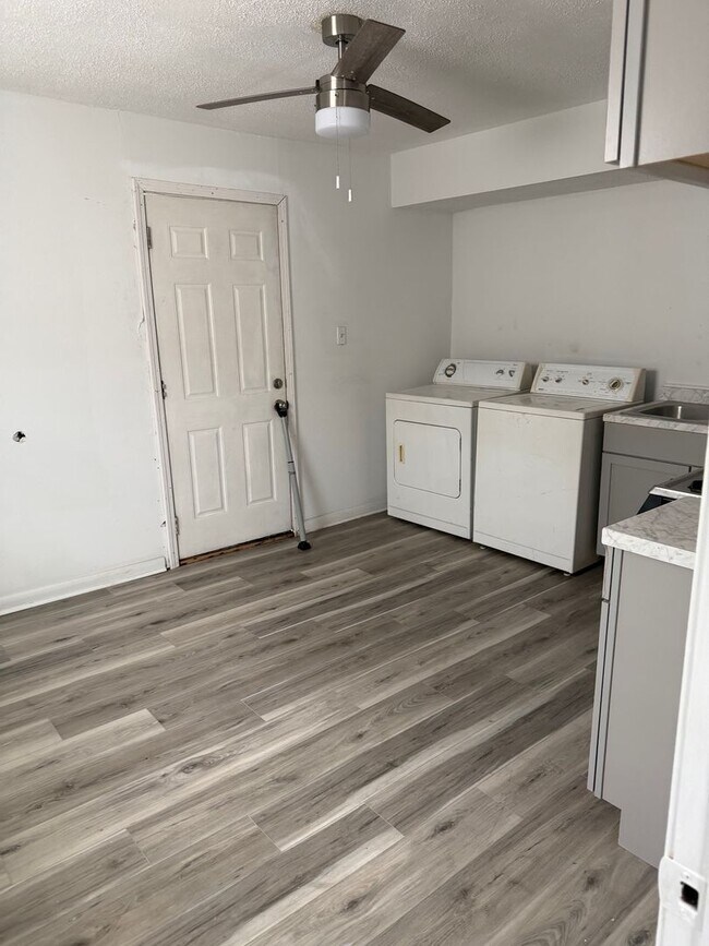 Building Photo - Affordable Town home