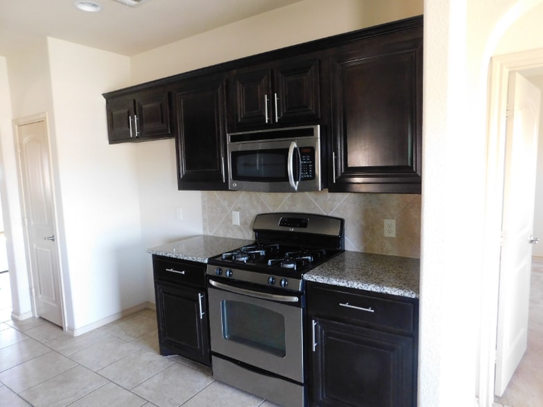 Building Photo - 5001 Prestwick Dr