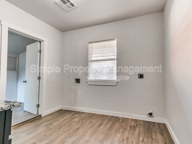 Building Photo - 2605 N Robinson Ave