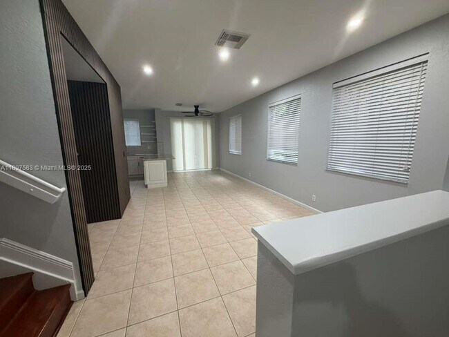 Building Photo - 1737 Carvelle Dr