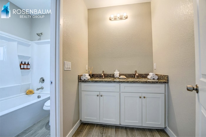 Building Photo - 10261 W Concordia Dr