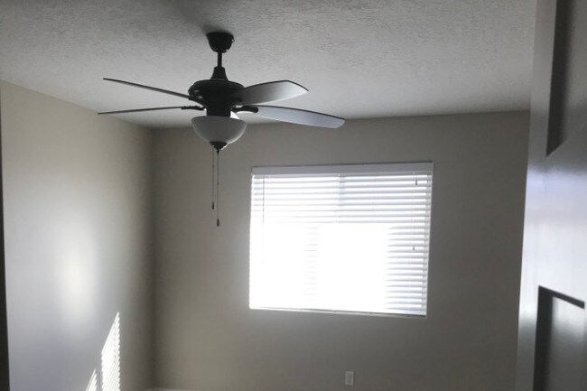 Building Photo - 449 W 2150 N