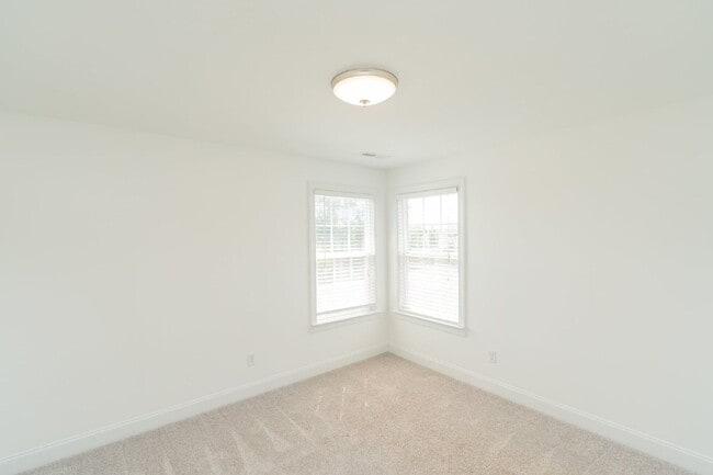 Building Photo - Coming soon!! Harrison Home with Finished Basement & Scenic Views