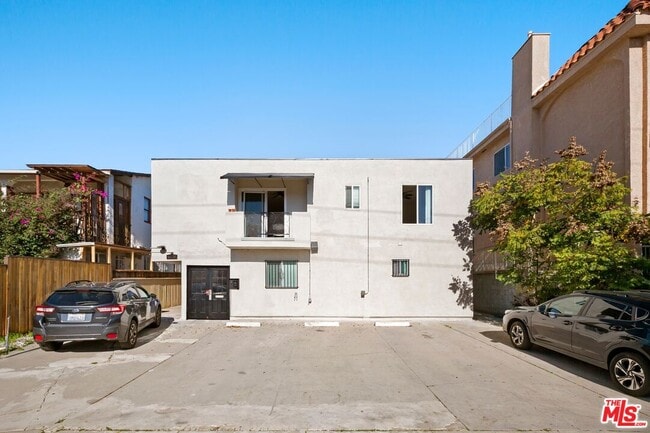 Building Photo - 8529 Saturn St