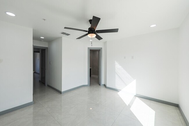 Building Photo - 1011 Emerald Valley Dr