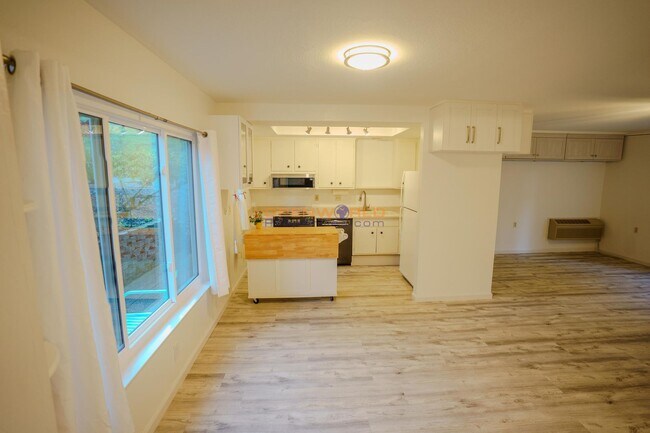 Building Photo - Rossmoor 55+ Living — One BR/One BA Del Monte Model (733 SF) — Peaceful, Updated, Sun-Filled Home