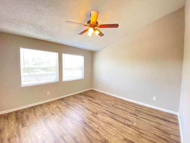 Building Photo - 2524 Woodgate Blvd