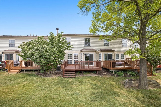 Building Photo - 3088 Village Cir