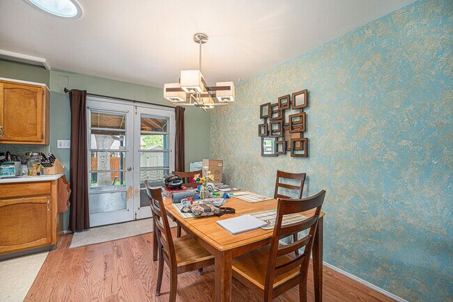 Building Photo - Beautiful 3 Bed 2.5 Single Family Home in ...