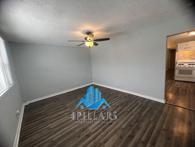 Building Photo - 1311 E Columbus Dr