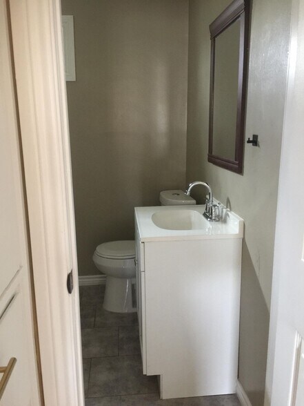 Building Photo - 12 Pine Creek Cir