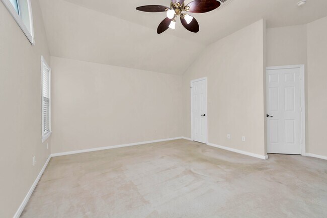 Building Photo - 16510 Bluff Springs Dr