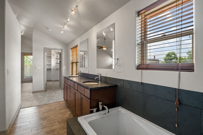 Building Photo - 1275 S Clayton St