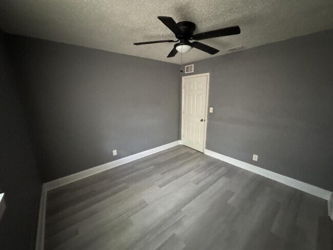 Building Photo - 4114 Moncrief Rd