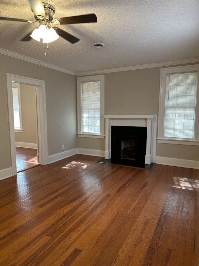 Building Photo - Historic 3 Bedroom, 2 Bathroom Home in Augusta!
