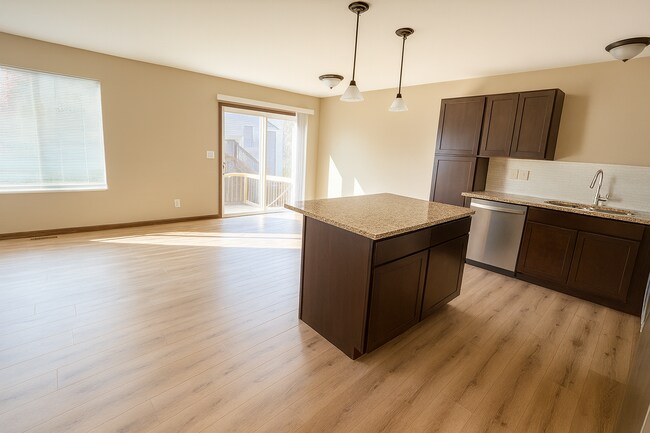 Building Photo - 729/31 Deer Haven