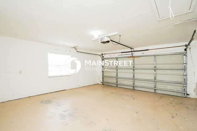 Building Photo - 1061 SW Sudder Ave