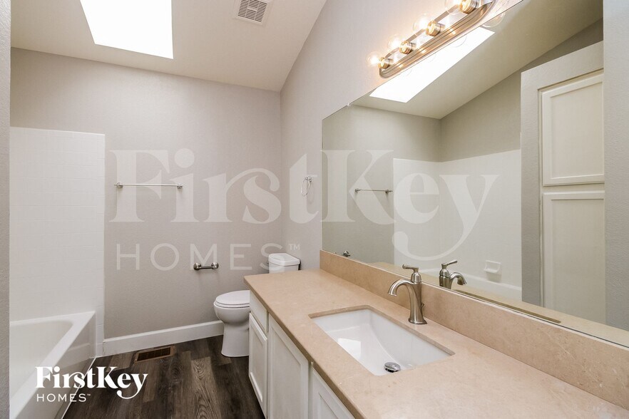 Building Photo - 121 W Gary Way
