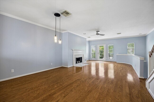 Building Photo - 1026 Van Buren St
