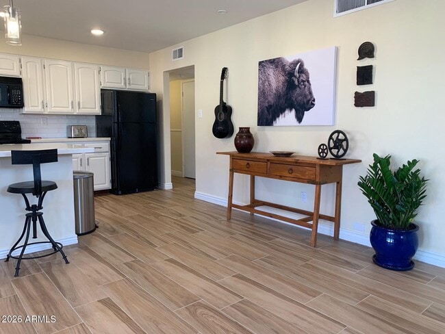 Building Photo - 3018 S Dromedary Dr