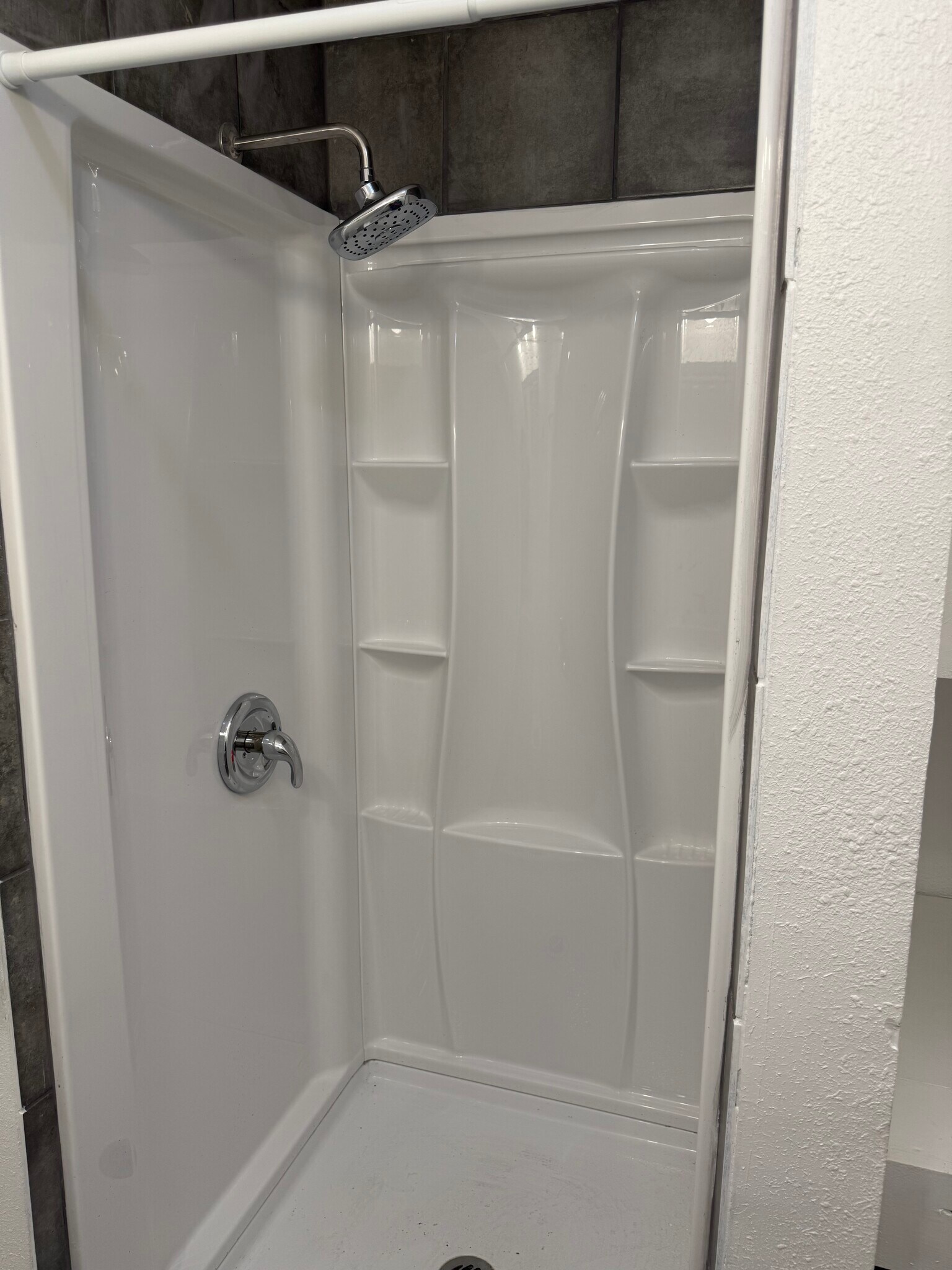 Walk-in Shower - 526 Brooks Ave