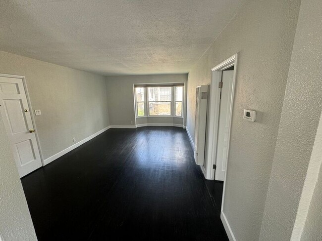 Building Photo - 1325 S Highland Ave