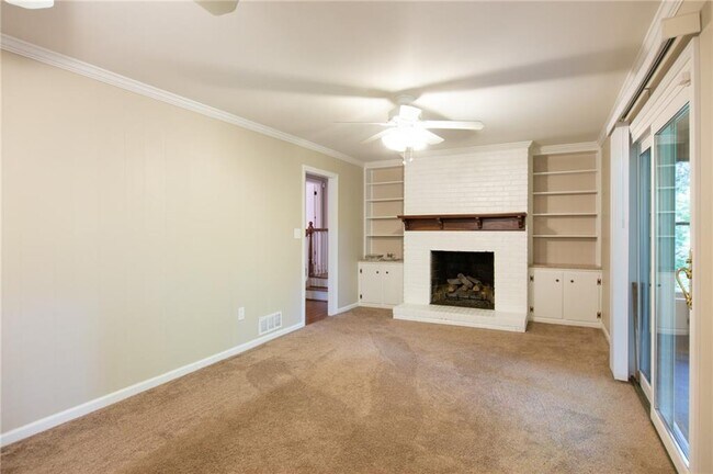 Building Photo - 2852 Talisman Ct NE