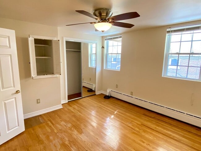 Building Photo - Stunning 2-Bedroom Townhouse in South Philadelphia Available August 1st!