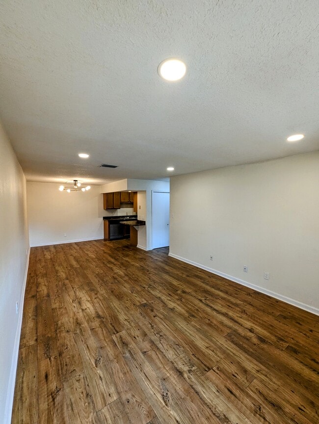 Building Photo - 3134 Plaza Terrace Dr