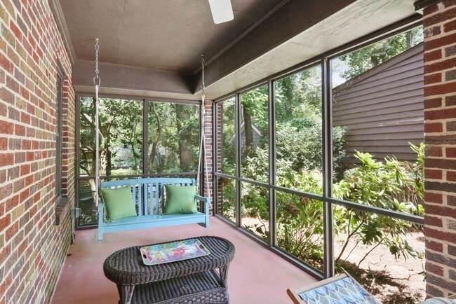 Building Photo - 1079 E Clifton Rd NE