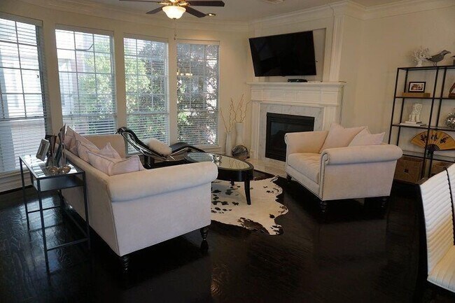 Building Photo - 1942 Fairview St