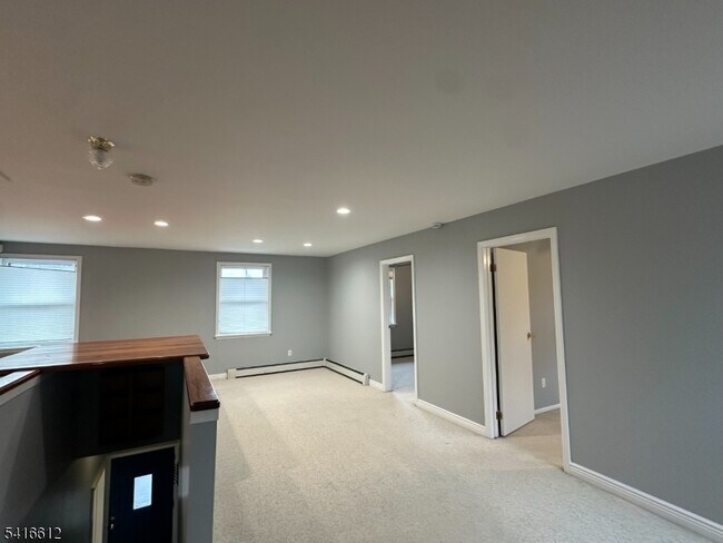 Building Photo - 18 Montrose Ave