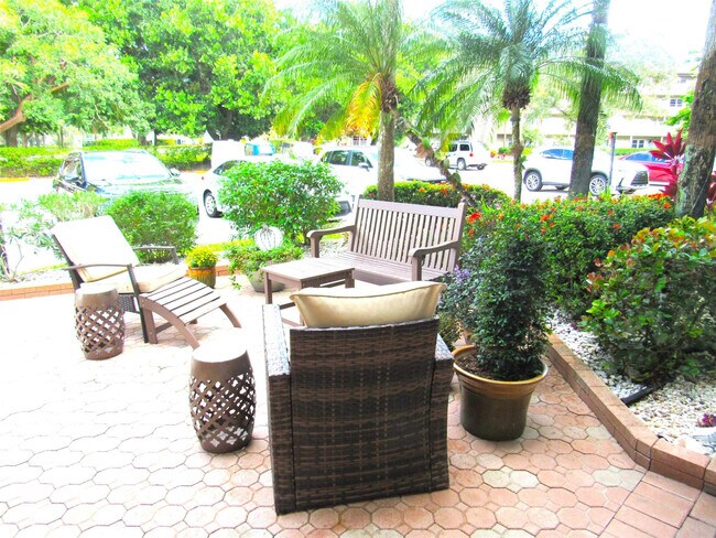 Building Photo - 3001 Portofino Isle