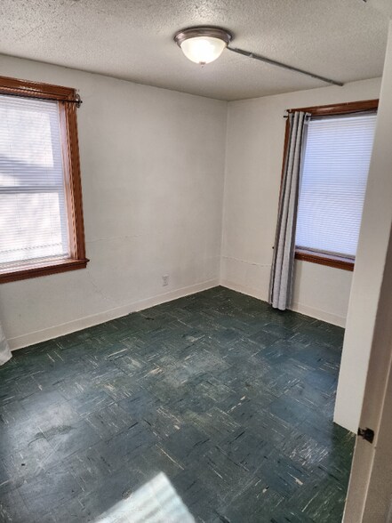 Building Photo - 701 5th Ave N