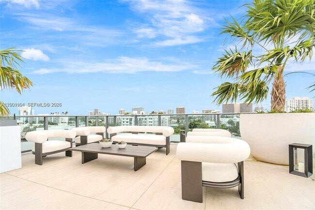 Building Photo - 9901 W Bay Harbor Dr