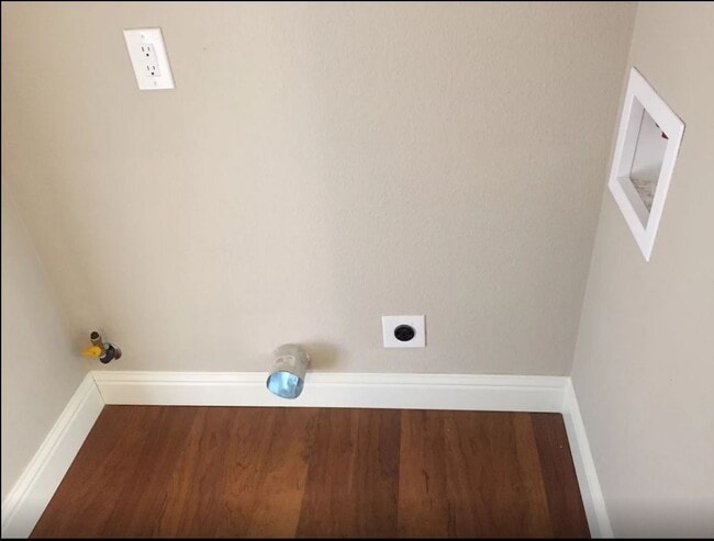 Building Photo - 1700 1/2 Pearl - 30% Rental Fee