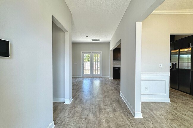 Building Photo - AVAILABLE NOW! (Small Pets Only)