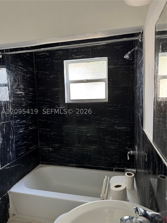 Building Photo - 585 NE 163rd St