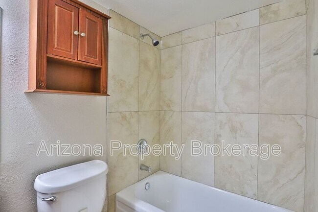 Building Photo - 851 E Cochise Dr