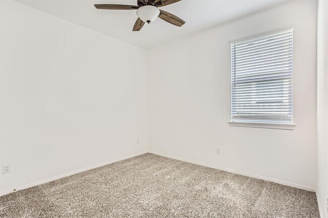 Building Photo - 25617 Microstar Wy