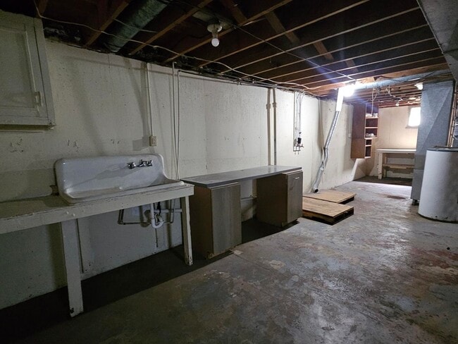 Building Photo - Single Family Home - 3BR-1BA - New Haven M...