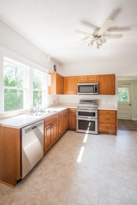 Building Photo - 812 Floral Ave