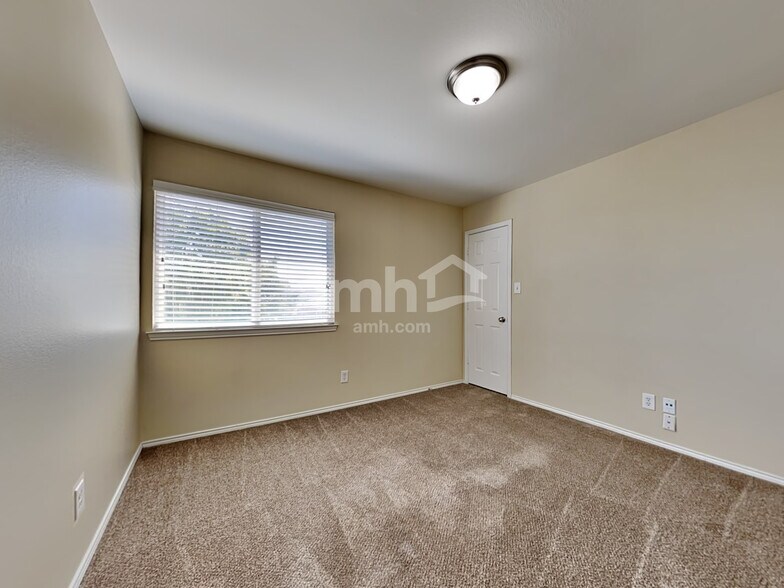 Building Photo - 5517 Parkview Hills Ln