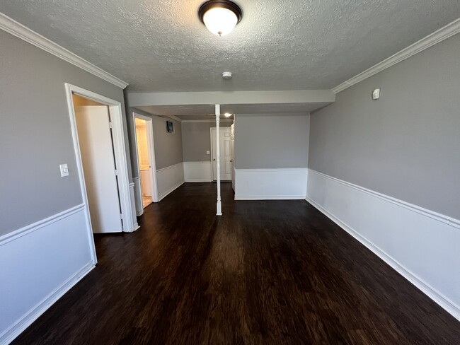 Building Photo - 3700 Hillcross Dr