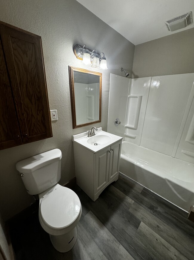 Bathroom - 1935 N 26th St