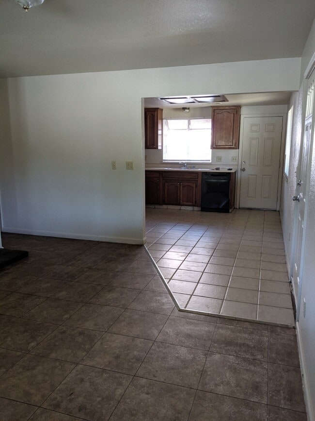 Building Photo - Coming Soon! Four Bedroom Duplex in North ...